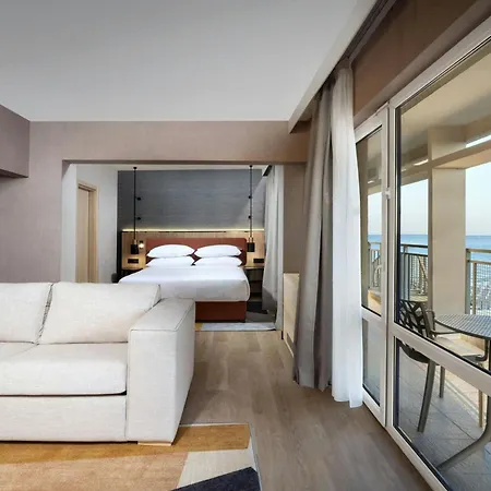 Four Points By Sheraton Sunny 4*