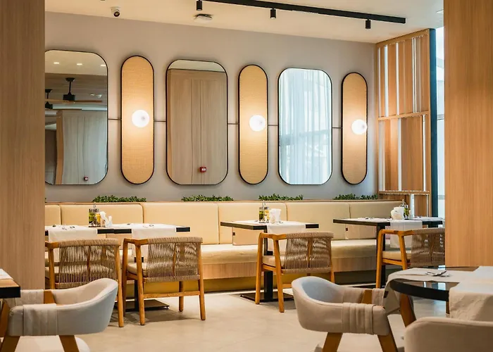 Four Points By Sheraton Sunny 4* サニービーチ