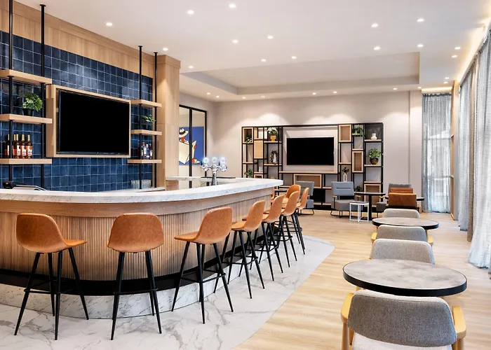 ホテル Four Points By Sheraton Sunny 4*