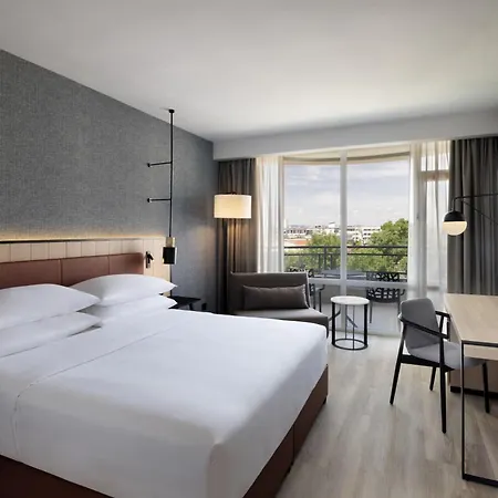 Four Points By Sheraton Sunny 호텔 4*