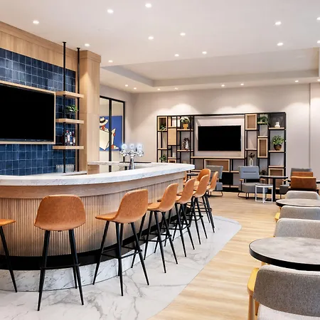 호텔 Four Points By Sheraton Sunny 4*