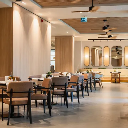 Four Points By Sheraton Sunny Hotel