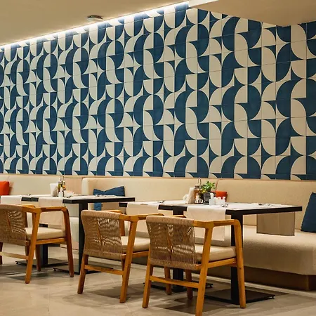 Ξενοδοχείο Four Points By Sheraton Sunny 4*