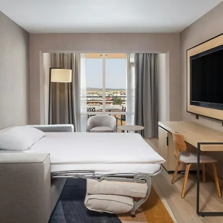 فندق Four Points By Sheraton Sunny 4*