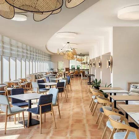 Four Points By Sheraton Sunny Hotel