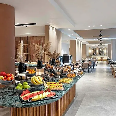 호텔 Four Points By Sheraton Sunny 4*